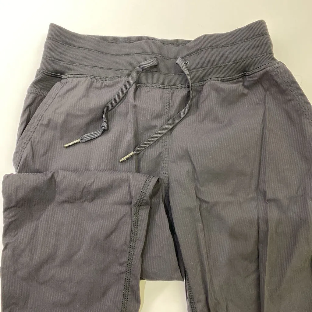 Lululemon cropped pants 4